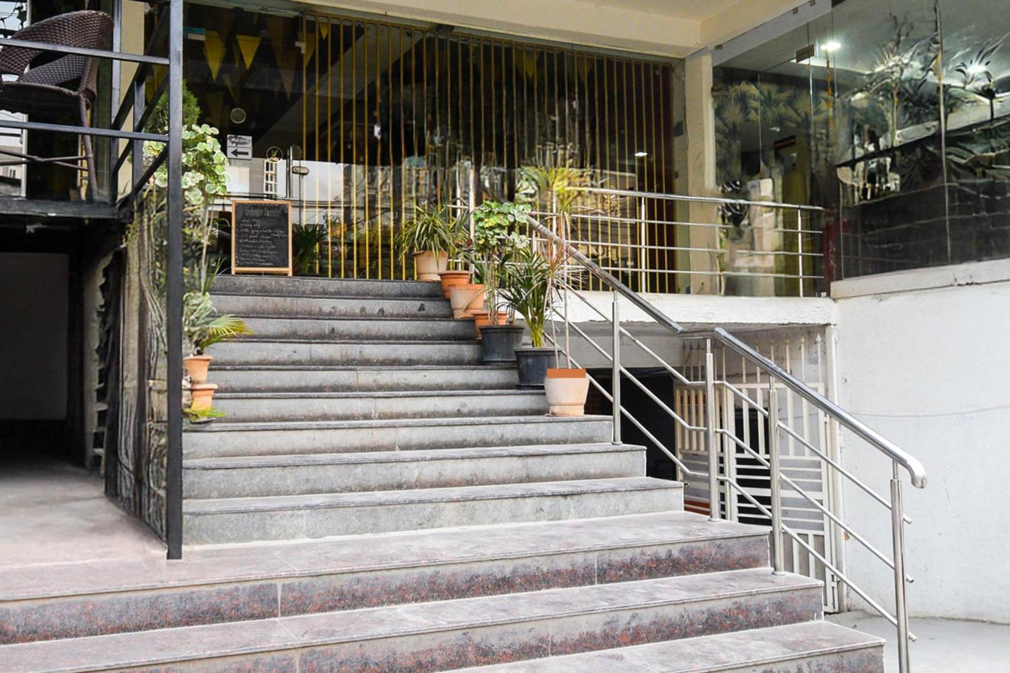Super Townhouse Madhapur 100 Feet Road Formerly Jkc Grand 海得拉巴 外观 照片