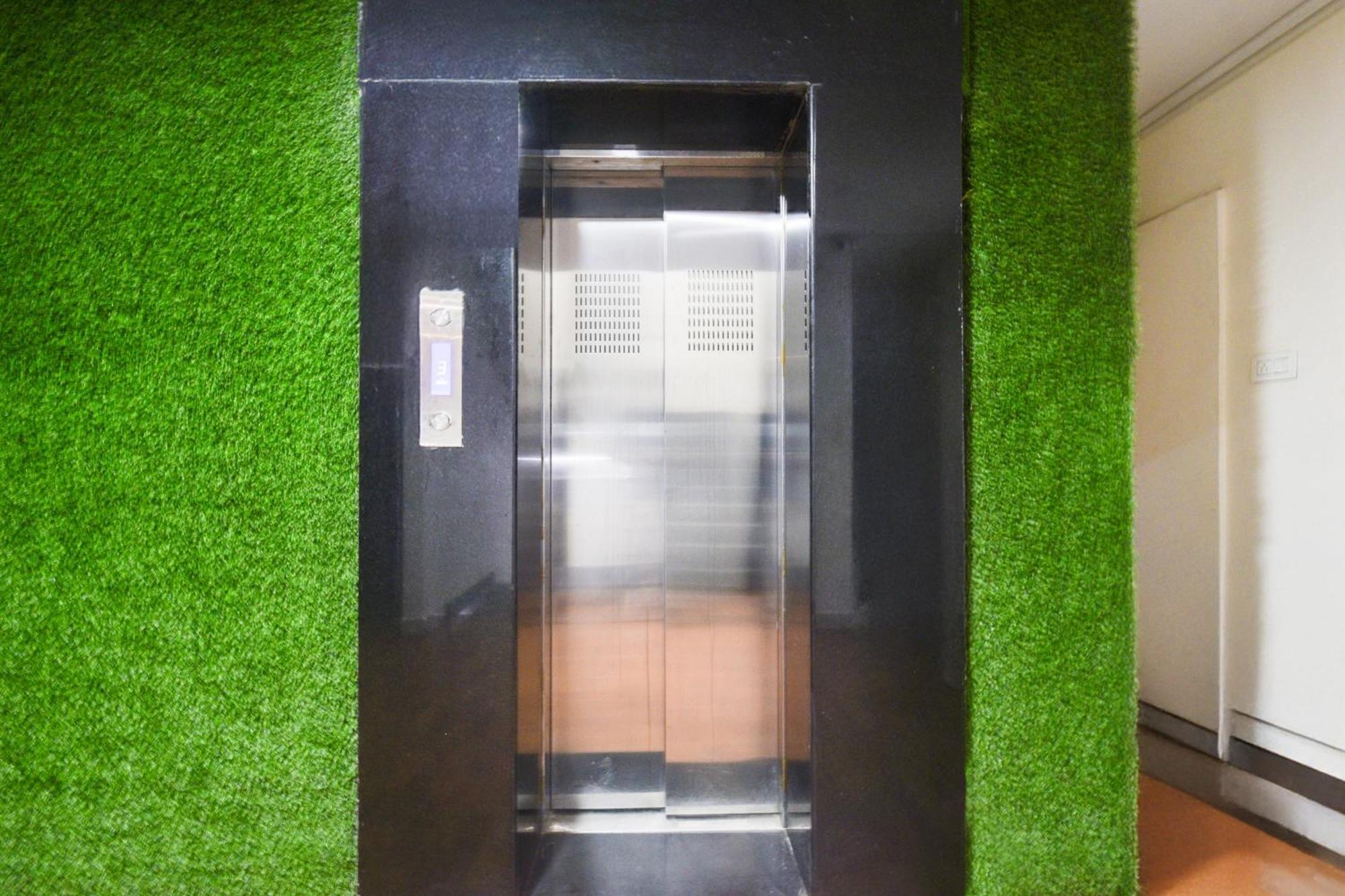 Super Townhouse Madhapur 100 Feet Road Formerly Jkc Grand 海得拉巴 外观 照片