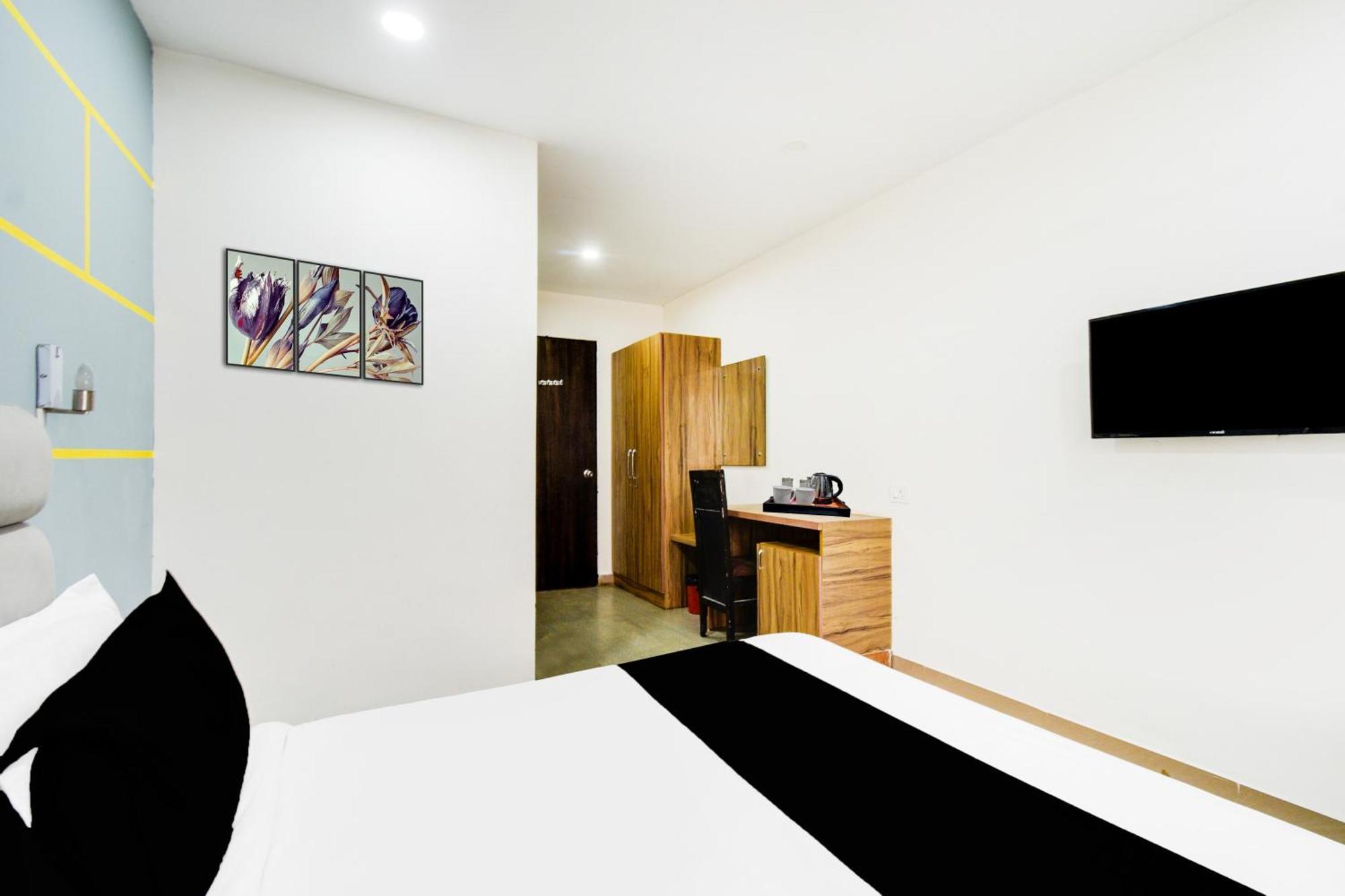 Super Townhouse Madhapur 100 Feet Road Formerly Jkc Grand 海得拉巴 外观 照片